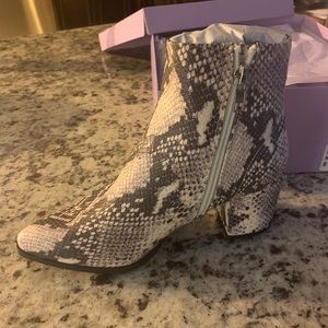 Snakeskin boots 🎉🐍